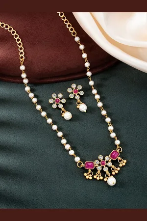 Peora Gold Plated Stones Studded & Pearls Beaded Jewellery Set