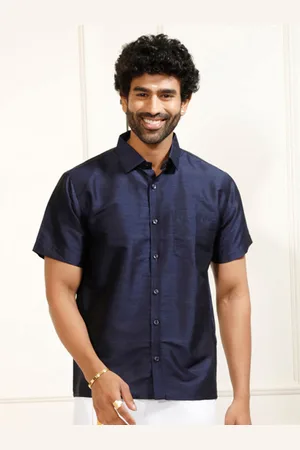 Vastramay Men Navy Blue Regular Fit Solid Casual Shirt