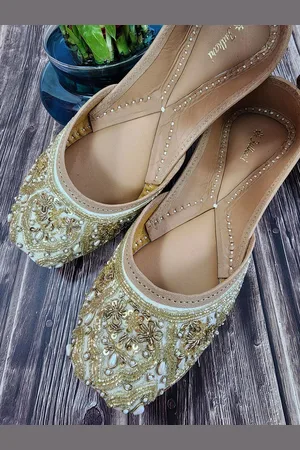 Fulkari Women Embellished Mojaris Flats