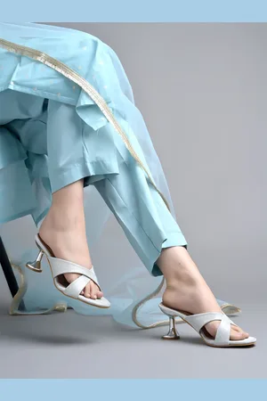 Shoetopia Women Embellished Block Heels Sandals