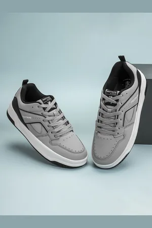 Red Tape Men Round Toe Sneakers