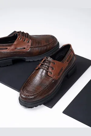 Styli Men Textured Oxford Shoes with Lace-Up Closure