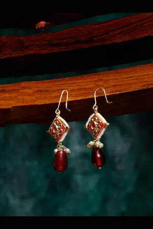DUGRISTYLE Rang-e-Anar Gold-Plated Kundan Studed Diamond Shaped Drop Earrings