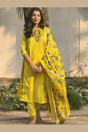 ASCIIBLUES Women Floral Embroidered Regular Pure Cotton Kurta with Trousers & With Dupatta