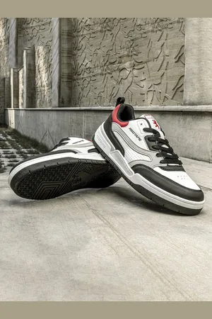 Red Tape Men Colourblocked Sneakers