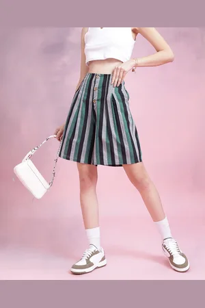 DressBerry Women Vertical Striped Slubbed Shorts