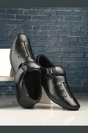 UNDERROUTE Men Synthetic Leather Shoe-Style Sandals