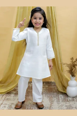 The Mom Store Girls V-Neck gotta Patti Straight Kurta With Pyjama