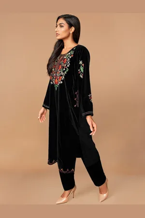 trueBrowns Floral Embroidered Velvet Straight Kurta With Trousers