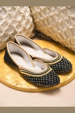 JM Looks Women Embellished Mojaris Flats