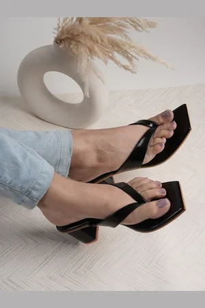 DressBerry Women Embellished Block Mules