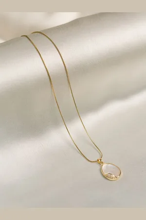 Artklim Gold-Plated Artificial Stones Studded Oval Shaped Pendants Necklace
