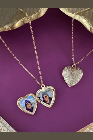 Digital Dress Room Gold-Plated Heart Shaped Pendants with Chains