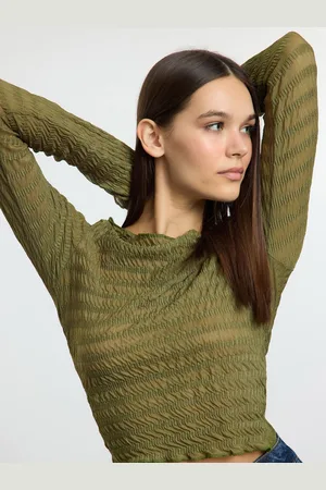 Trendyol Women Self Design Boxy Crop Top