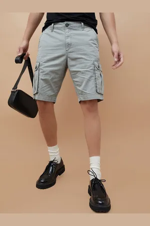 Lifestyle Men Cotton Regular Fit Mid-Rise Cargo Shorts