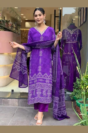 ASCIIBLUES Women Bandhani Printed Regular Gotta Patti Kurta with Trousers & With Dupatta