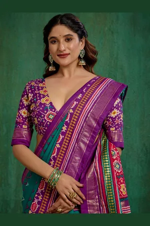 Sangria Women Geometric Printed Patola Saree With Blouse Piece