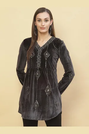 Lakshita Women Embroidered Velvet Tunic With Sequins