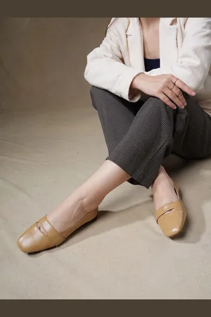 Chemistry Women Square Toe Ballerinas