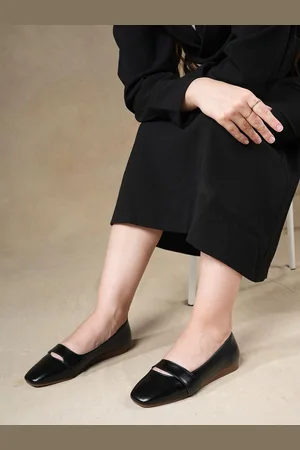 Chemistry Women Round Toe Ballerinas