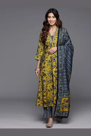ASCIIBLUES Floral Printed V-Neck Pleated A-Line Kurta With Trousers And Dupatta
