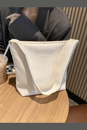 Stylecast Women Solid Structured Shoulder Bag