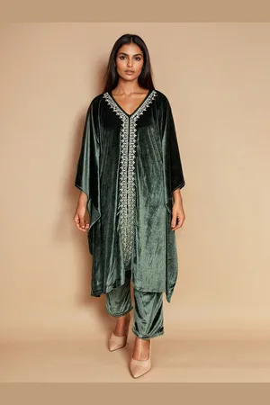 trueBrowns Women Floral Embroidered Thread Work Regular Velvet Kaftan Kurta With Trousers