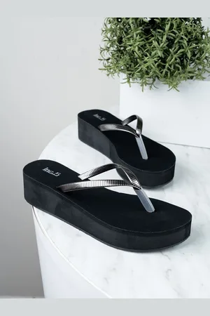Inc 5 Women Textured Flatform Sandals