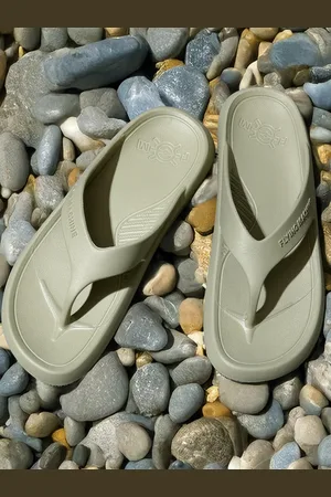 Flying Machine Men Rubber Thong Flip-Flops