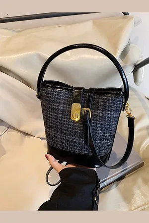 Stylecast Women Checked Crossbody Handheld Bag
