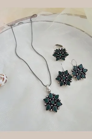 Binnis Wardrobe Silver Plated Stone Studded Jewellary Set