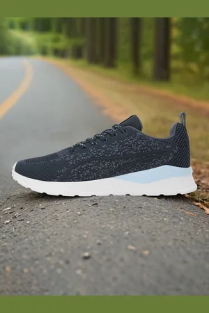 PUMA Women Lightstorm V1 Sneakers