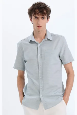 DeFacto Men Spread Collar Solid Cotton Casual Shirt