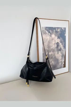 Stylecast Animal Textured Bowling Shoulder Bag with Tasselled