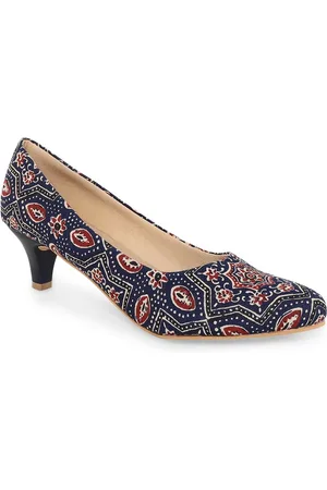 KANVAS Women Printed Kitten Heel Pumps