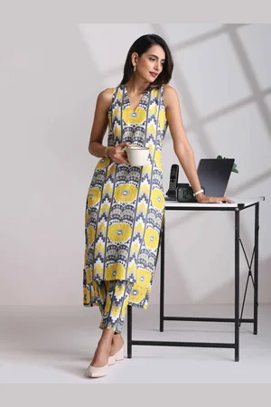 trueBrowns Women Floral Ikat Printed Sleeveless Regular Straight Kurta with Trousers