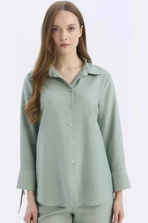 DeFacto Women Spread Collar Solid Casual Shirt
