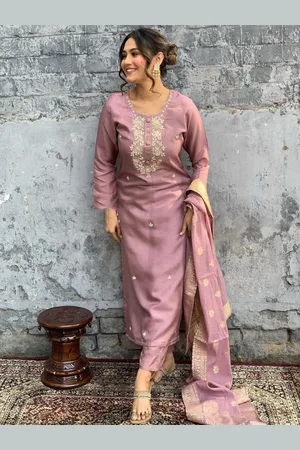 choiceit Floral Embroidered Sequinned Chanderi Silk Kurta With Trouser And Dupatta
