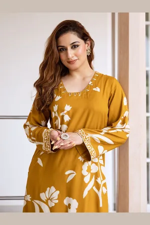 Ishin Floral Printed Round Neck Straight Kurta With Trousers