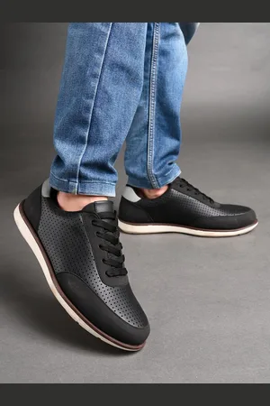 San Frissco Men Perforations Sneakers
