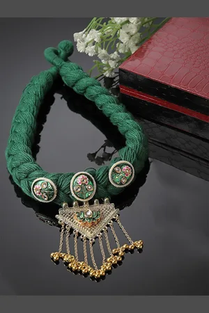 DUGRISTYLE Gold-Plated Kundan Studded & Pearls Beaded Statement Necklace