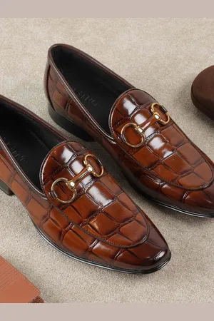 Metro Men Textured Formal Loafers
