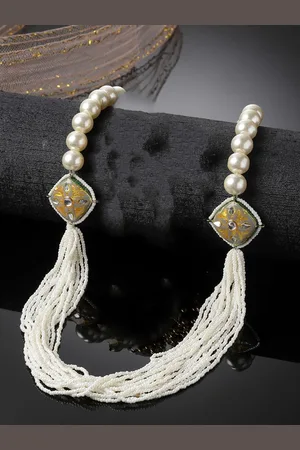 DUGRISTYLE Gold-Plated Kundan Studded & Pearls Beaded Statement Necklace