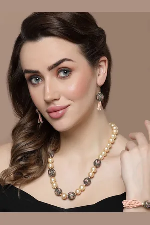 DUGRISTYLE Gold-Plated Kundan Studded & Pearls Beaded Minimal Necklace