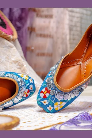 Nidhi Rathi Women Embroidered Mojaris Flats