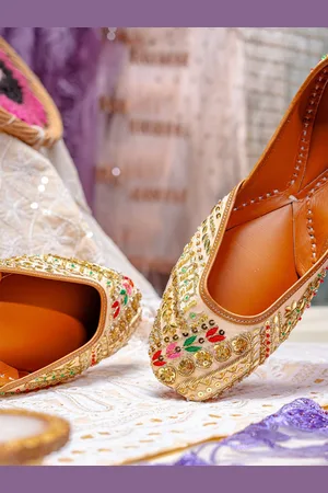 Nidhi Rathi Women Embroidered Ethnic Mojaris Flats