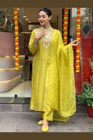 Lilots Floral Embroidered V-Neck Chanderi Kurta with Trousers And Dupatta