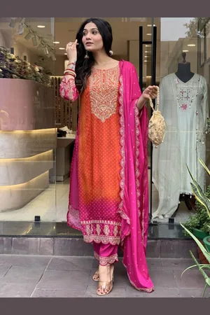 Lilots Floral embroidered Kurta With Trousers And Dupatta