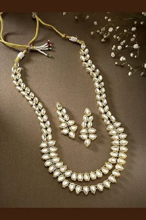 I Jewels Women Gold-Plated Kundan Studded & Beaded Jewellery Set