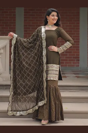 JATRIQQ Women Floral Embroidered Regular Sequinned Kurti with Sharara & With Dupatta